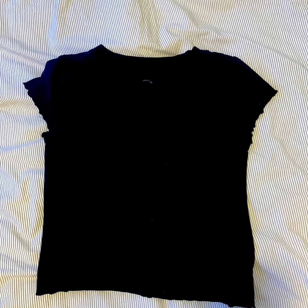Like new black tee shirt. Great condition!